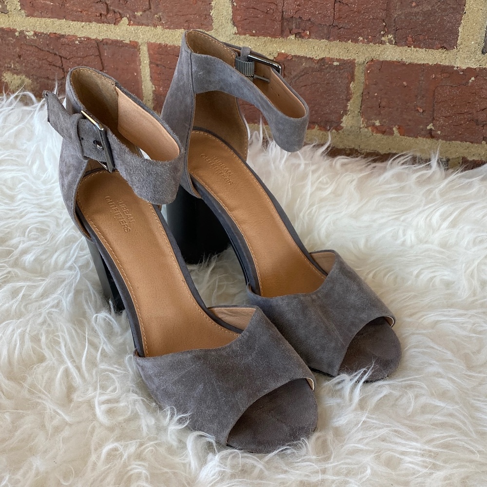 PRICE DROP PRICE FIRM Urban Outfitter Gray Suede Chunky High Heal Like new